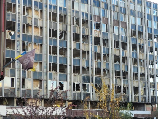 Будівля інституту КНУ пошкоджена уламками БПЛА