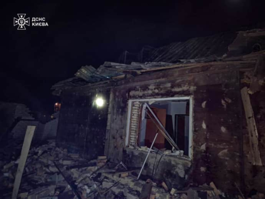 Київ атакували 30 БпЛА: горіли склади, знищено будинок, 3 людини постраждали