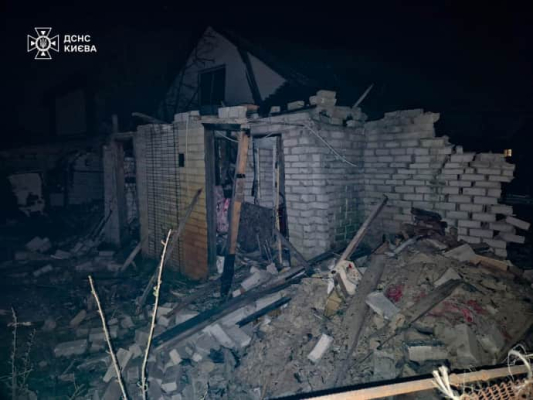 Київ атакували 30 БпЛА: горіли склади, знищено будинок, 3 людини постраждали