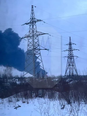 На нафтобазі в Брянській області Росії сталася пожежа після атаки безпілотника. Фото, відео