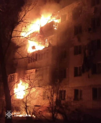 Наслідки нічного удару росіян по місту Херсон від ДСНС