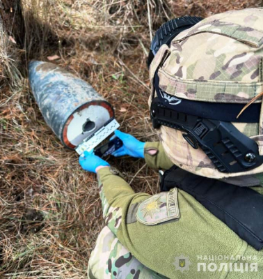 Небезпечний ''врожай'': поліція показала фото нездетонованого БпЛА, який виявили на Вінниччині
