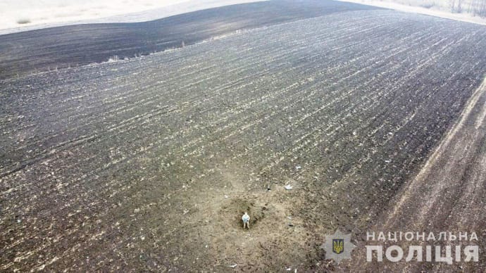Небезпечний ''врожай'': поліція показала фото нездетонованого БпЛА, який виявили на Вінниччині