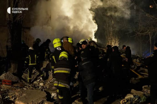 Нічна атака ''Шахедів'' на Одесу: обвалилася частина багатоповерхівки