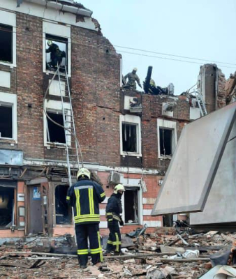 Обстріл Харкова: з-під завалів дістали тіло 10-річного хлопчика