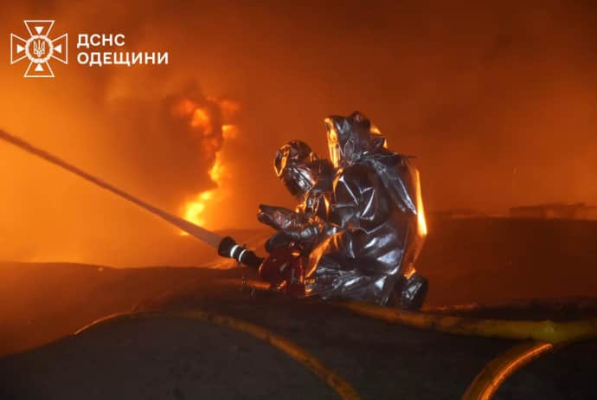 Окупанти атакували Одесу ударними БПЛА: вирували масштабні пожежі