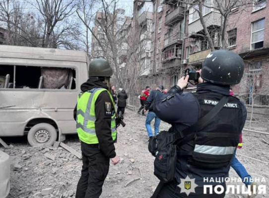 Ракетна атака на Київ: уламки впали на центр і ще 3 райони, п'ятеро постраждалих