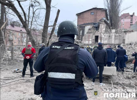 Ракетна атака на Київ: уламки впали на центр і ще 3 райони, п'ятеро постраждалих