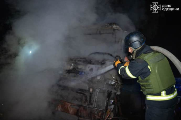 Росіяни атакували склади та вантажні автомобілі в Одесі – ДСНС