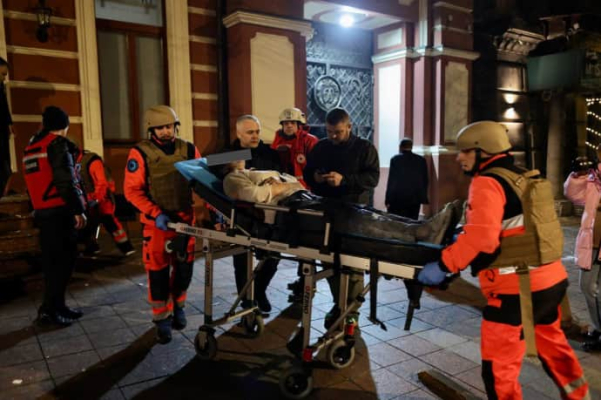 Росіяни вдарили балістикою по історичному центру Одеси: постраждали двоє людей