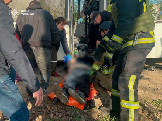 Росіяни вдарили дроном по автобусу у Марганці: 9 загиблих, 30 поранених