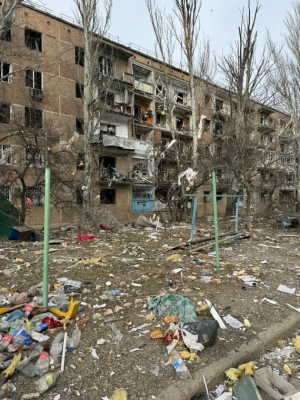 Росіяни вдарили по Кураховому: 16 поранених, пошкоджено 15 багатоповерхівок