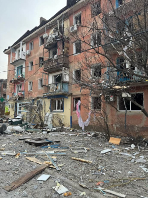 Росіяни вдарили по Кураховому: 16 поранених, пошкоджено 15 багатоповерхівок
