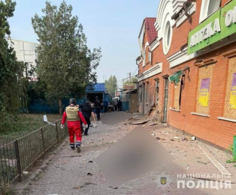 Росіяни зранку вдарили по ринку в Херсоні: 6 людей загинули, ще 6 постраждали