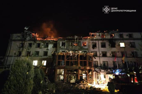 Російські війська вдарили ракетою по готелю в Кривому Розі: 2 загиблих та 28 поранених