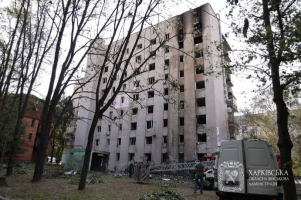 У Харкові ворожі БпЛА влучили в багатоповерхівки: 27 постраждалих, серед них діти
