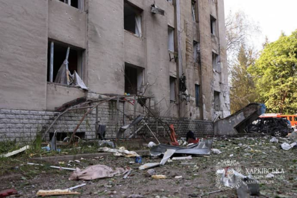 У Харкові ворожі БпЛА влучили в багатоповерхівки: 27 постраждалих, серед них діти