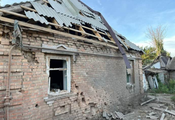 У Нікополі російський дрон поцілив в автобус: спалахнула пожежа, постраждали пасажири