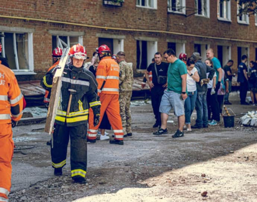 У Сумах завершили розбір завалів, Зеленський показав фото
