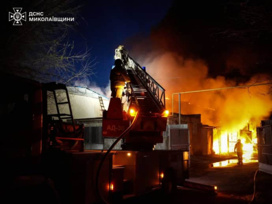 Удар РФ по Миколаєву БпЛА невідомого типу: рятувальники показали наслідки