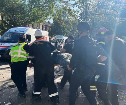 Удар росіян по Кривому Рогу: одна людина загинула, 3-х врятували з-під завалів