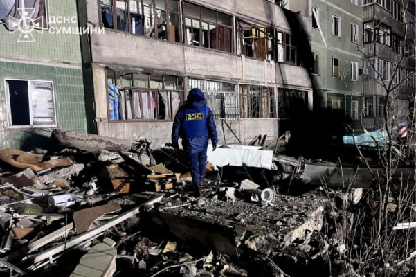 Удар ''Шахеда'' по багатоповерхівці в Сумах: з-під завалів дістали 4 загиблих