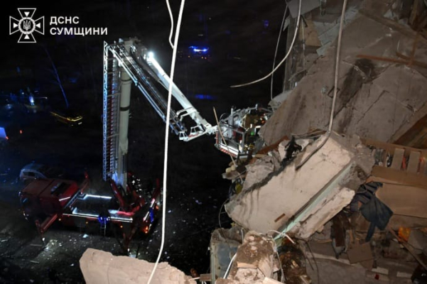 Удар ''Шахеда'' по багатоповерхівці в Сумах: з-під завалів дістали 4 загиблих