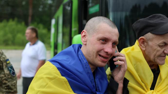 Україна повернула ще одну групу важкопоранених та тяжкохворих захисників із полону РФ