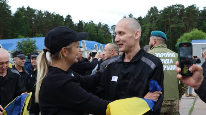 Україна повернула ще одну групу важкопоранених та тяжкохворих захисників із полону РФ